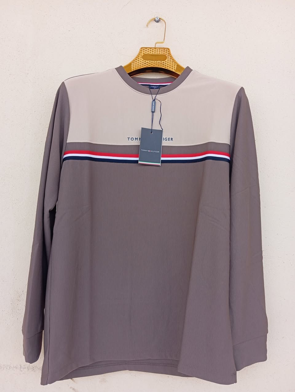 🖤 أناقة الشتاء تبدأ من محلات الغازي 🖤
👕 تيشرتات صوف دافي
👔 تيشرتات رسمي فخم
✔ قصة مرتبة
✔ خامات مختارة
✔ لبس عملي وأنيق بنفس الوقت
📏 أحجام خاصة متوفرة
📐 قياسات كاملة تناسب كل الأجسام
✨ اختَر ستايلك وخلي أناقتك تحچي عنك
📍 محلات الغازي – عنوان الذوق والجودة

الموقع:شميط -الشارع العام-مقابل اسواق باسم العيدان 
للاستفسار:***********
***********
