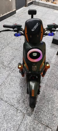 دراجة شحن X900 اخو جديد مواصفاتها  1 خمس بطاريات  2 بطارية 32 امبير  3...