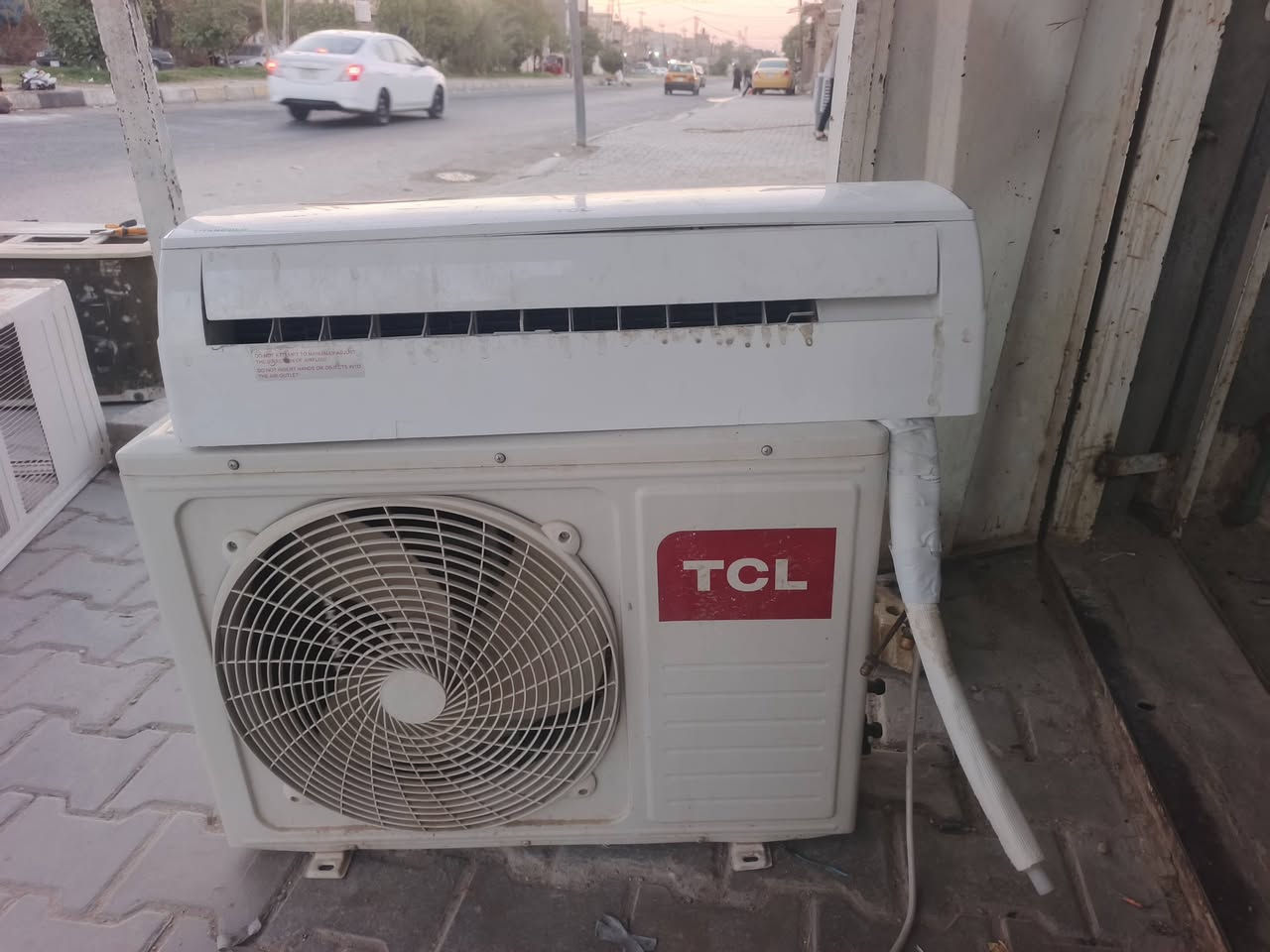 سبلت TCL للبيع طن واحد جدآ نضيف شرط الشغل وبدون غاز وبوري
السعر ١٥٠  كربلاء حي المهندسين 
تلفون ***********
