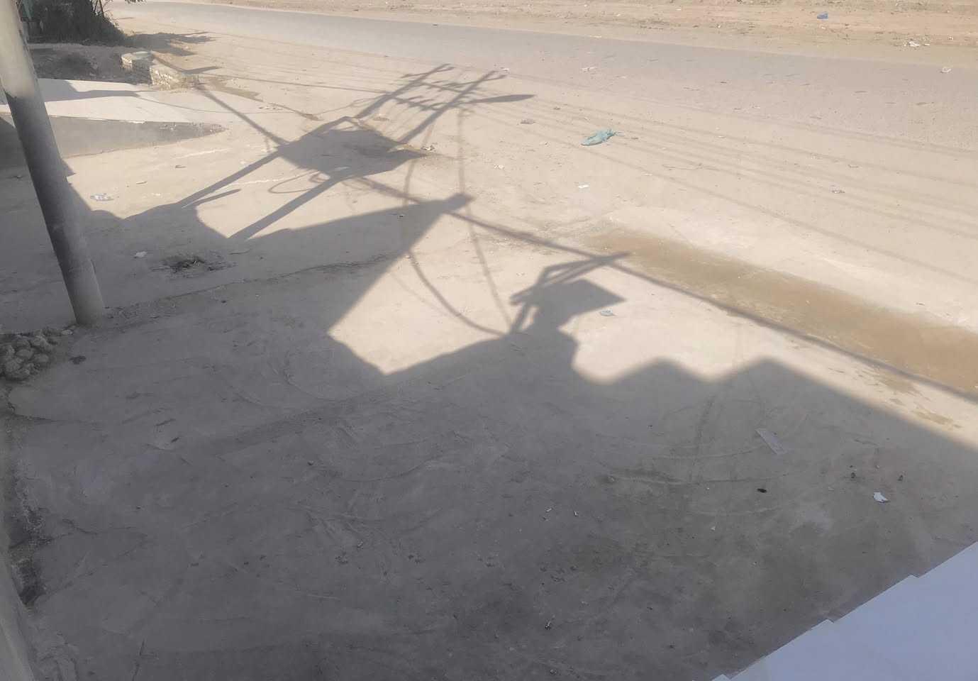 السلام عليكم ورحمة الله وبركاته
للبيع دار طابو صرف
موقع جيد 
حلة ناحية ابو غرق خلف السوق شارع المركز قريب على شارع كربلاء
على شارع تبليط ١٥ متر على ساحة الضغط

المساحة الكليه ٣٠٠ متر 

مبني  ٢٠٠ متر طابق واحد غرفتين نوم مدخل غرف هول استقبال مطبخ حار بارد مدخل مخزن مناور صحيات داخل وخارج 
طابوق جمهوري
ارتفاع ٣،٥
التاسيسات كهرباء بوري ماء مجاري كاميرات 
بناء سنة ٢٠٢٣
١٠٠ متر ٥*٢٠ بصف البيت

السعر وصور الداخل راسلني علواتساب

***********
