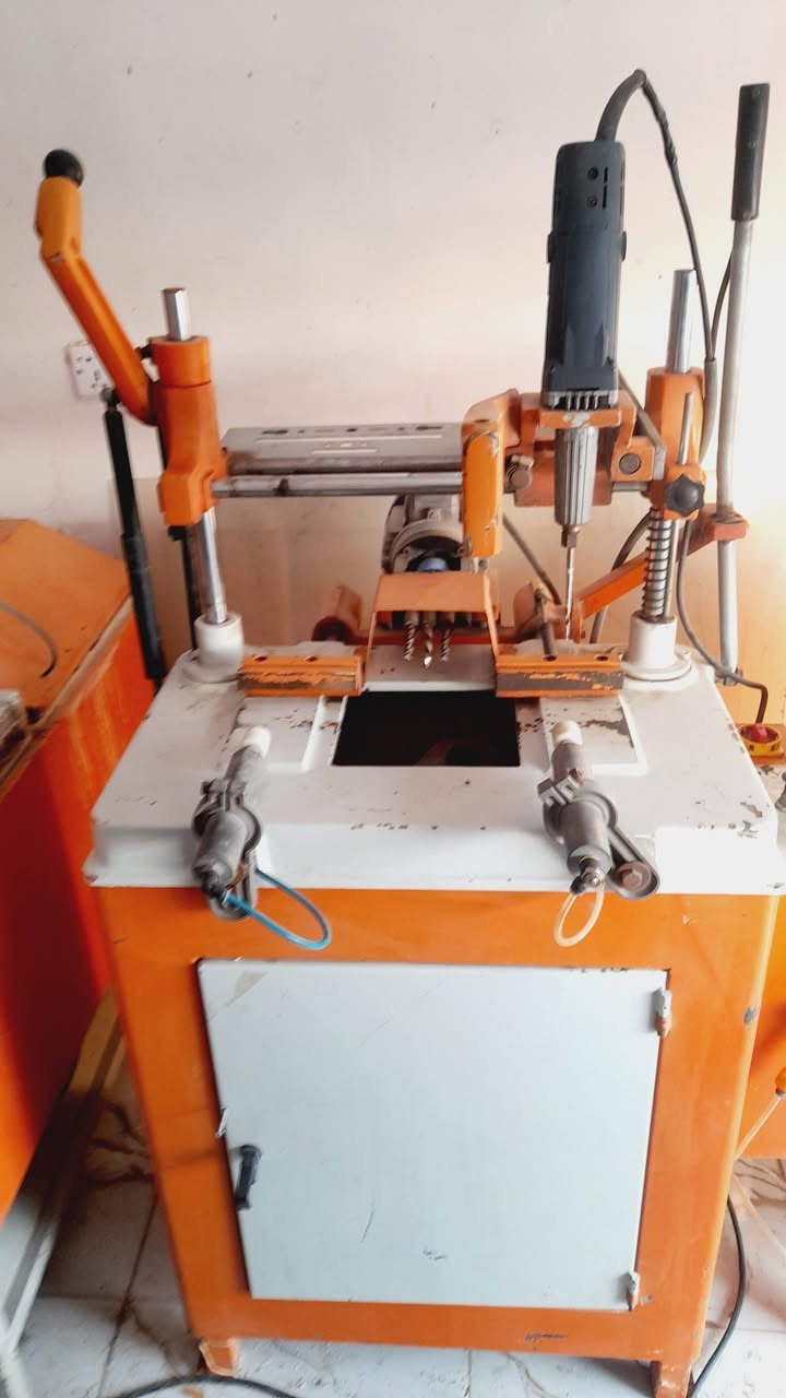 السَلٱمٌ عـَلـْيگمّ-ۈرحـْمّـٌة ٱللـّہ ﯙبُرگـّاتہ
معمل ثري فيز 5 قطع للبيع ب28 وبي مجال

جاهز مجهز شرط موطورات بلادي لاملفوف ولا مفتوح

***********

***********
