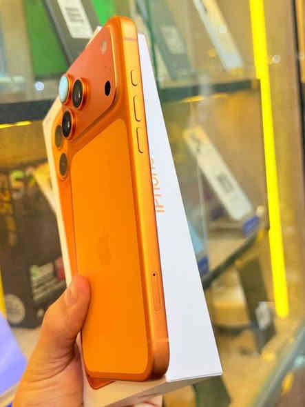 ❤️‍🔥❤️‍🔥 عرض نهاية السنه ❤️‍🔥❤️‍🔥
أيفون17 برو ماكس تك سيمكارت  ذاكره 256 بطاريه 100 جديد بعده ممبدل بي شي مع ضمان 5 ايام نضافه 100‎%‎ كامل ملحقاته اعتبره فاتحه بيدك من الكارتونه وتر بروف عل حاسبه كله نورمل السعر مليون و850 الف  
 بغداد البياع شارع 13 مقابل الحمام مال البياع مركز الريس للموبايل مجاور مكتبه ميم

0772 261 5847
