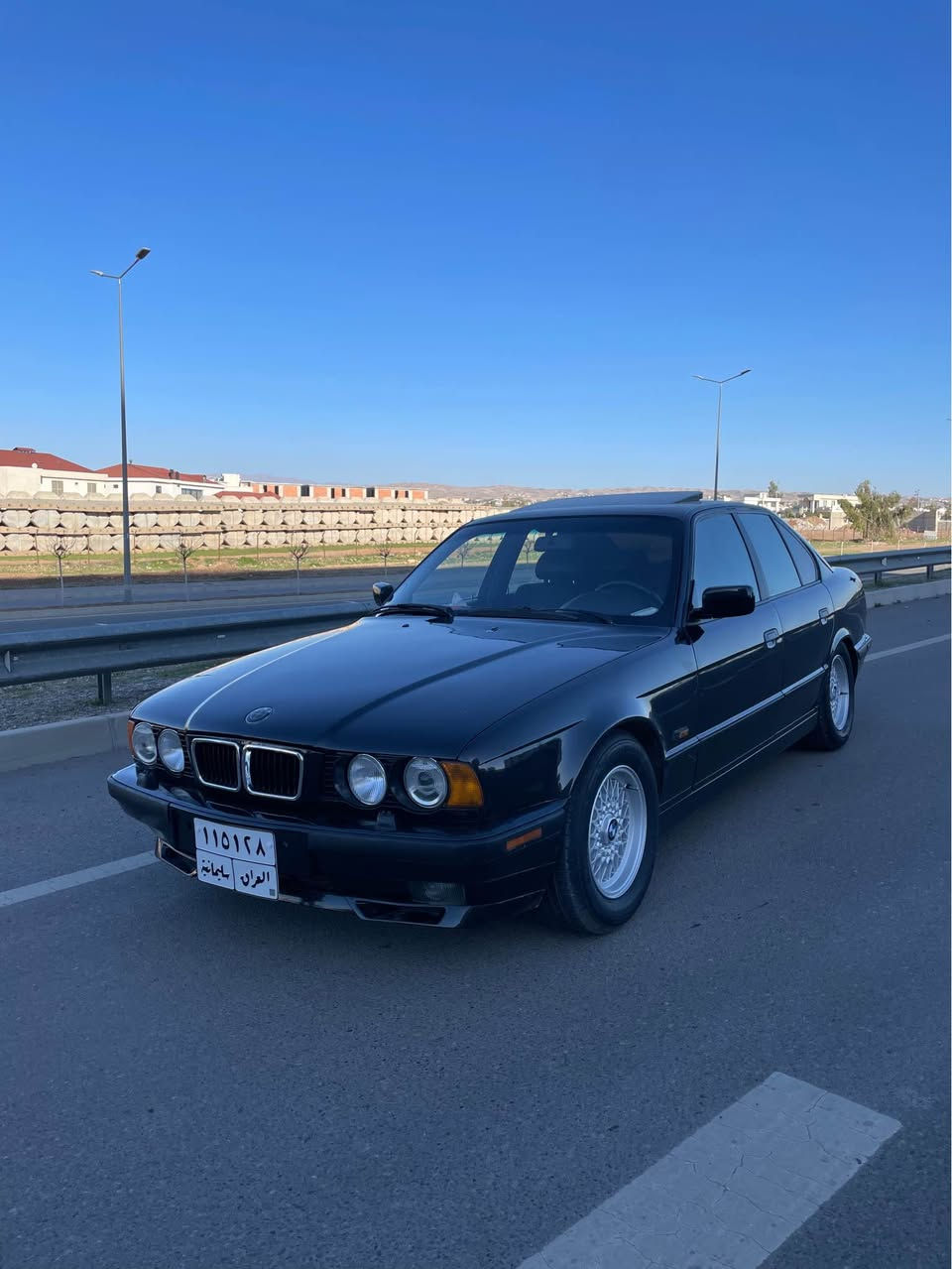 بیئێم ٥٢٥ گێر حادی  مۆدێل ١٩٩١ بۆ فرۆشتن سەیارەکە تابڵێ خاوێنە هەموو گیانی بەشەرت گێر مەکینە تەقەو رەقە کارابای بەشەرت تەبرید لەگەڵ سلف ئیش دەکا  چوار تای لۆکی لە ژێرە سەیارەکە تازە و نوێیە بەشەرت. سحری ٧٥ وەرەقە و مەجالێکی کەم سەیارەکە ٥ وەرەقە خەرامەی لەسەرە پاش محامەلە دەگەرێنمەوە  

*********** أربيل, العراق
