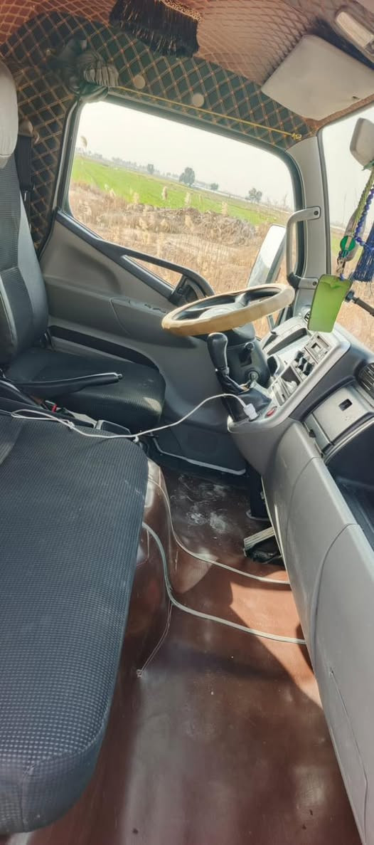 السلام عليكم 
كنتر موديل 2020 كفاله عام 
 تخم تاير محور 17 ونص 
سياره جاهزه من كل النواحي 
للاستفسار : *********** 
مكان بغداد
