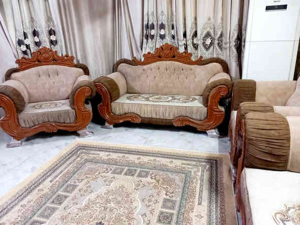 تخم ملكي  تركي ثكيل تكمةمستخدم 450عشرة مقاعد‎0771 799 6886الشراي يتفضل خاص بغداد
