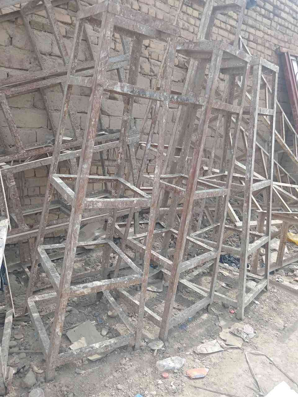 شيلمان  وعرباين  وبراج ابو مترين وابو مترين ونص ودوس ابو ٤متر وبراميل للبيع كلهن نضاف ***********
