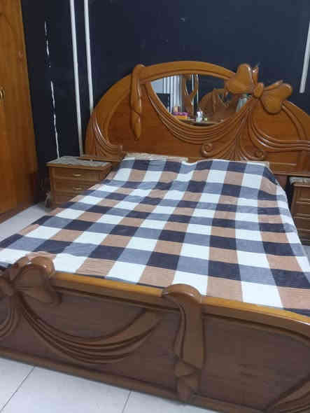 السلام عليكم غراض بيت للبيع كامله  نظيفات
غرفه نوم عراقي
 صاج ٦ أبواب 
ثلاجه فستل 
مكيف توسوت 2 طن 
 مبردة Alooni 
 مكاني بغداد...اتصال فقط .***********
