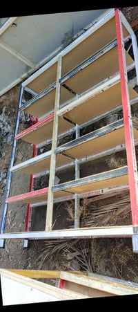 رف للبيع الستفسار  الإتصال على 07762805927 او راسل الصفحه