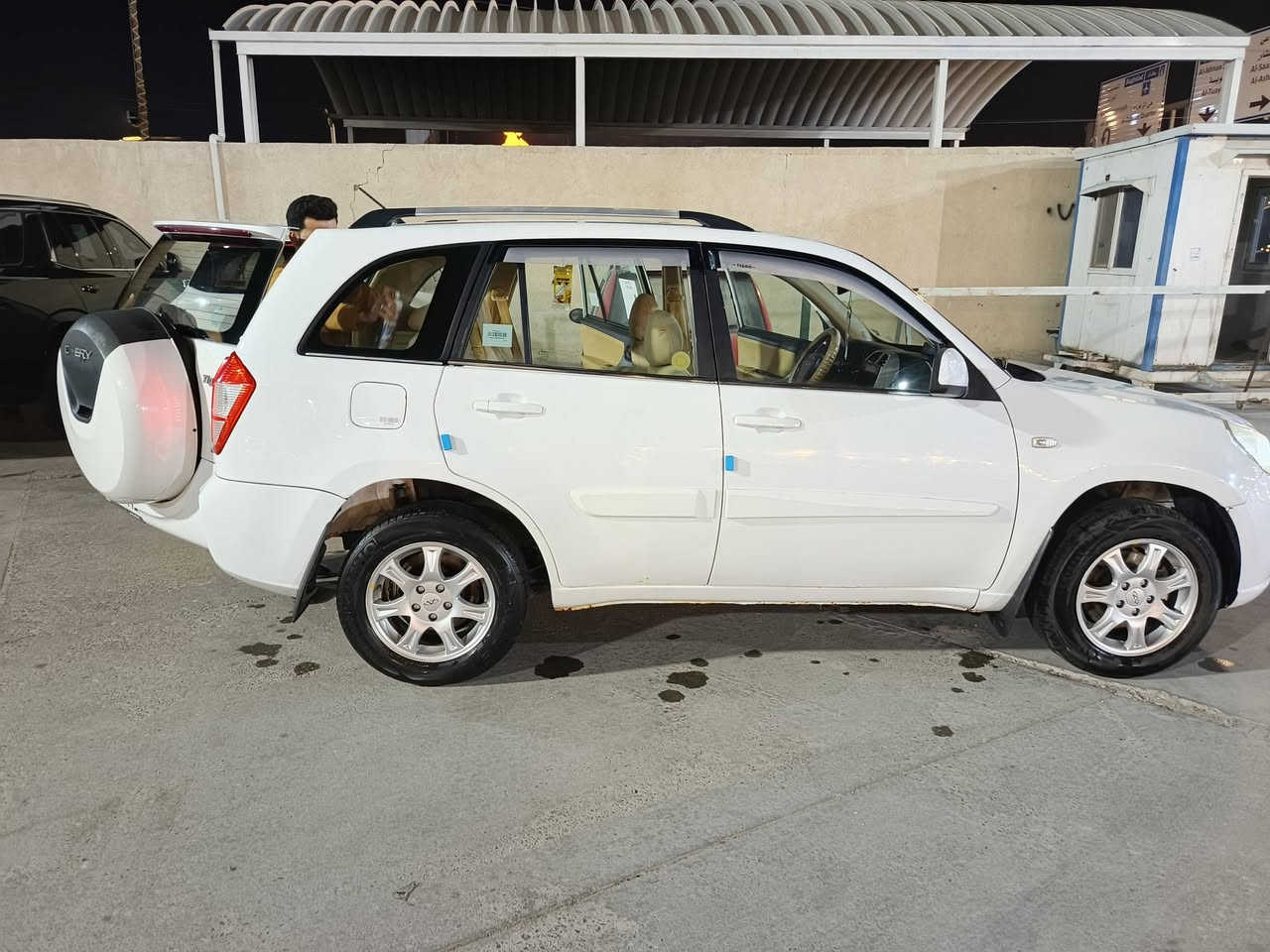 السلام عليكم
للبيع شيري تيكو 
موديل 2015
وهزه جديده لسنويه لحد 2029
رقم بصرة(انكليزي) حره تحويل مباشر بأسمي 
لون ابيض 
.
مكفوله كفاله عامة عدا ملاحظات على البدي 
ملكطة خياسات وسيارة كلش حلوة
.
مكينه 2000
كير ميكانيكي (المرغوب)
فتحه بالقماره 
تحكم ستيرن جهتين 
باتري جديد
كشنات جلد 
حساسات خلفيه 
تبريد ثلج
ماشيه 165الف (حقيقي)
وسعرها 68ورقة وبيها مجال
ومكانها بالبصرة حي المهندسين
للاستفسار اتصل على هذا الرقم ***********
