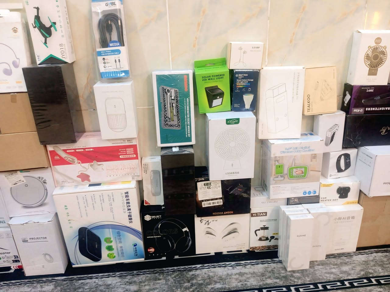 السلام عليكم شلعة للبيع تقريبا 90 قطعة بيها 3 فواحات سمارت و,3داتا شو وموبايل اوبو اصلي وحاسبة وناظور حراري  و9 قطع اضاءة اللي يحب يتواصل خاص أرسله فيديو


**إذا كنت صاحب هذا الإعلان وتريد حذفه لأي سبب، رجاءا أرسل رسالة إلى الدعم الفني**
