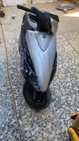 دراجه ماعرف اسمهه للبيع دراجه شغاله بس ينرادلهه سالنسه تعبانه و تانكي البانزين مزروف مكاني بغداد البلديات رقم ***********
