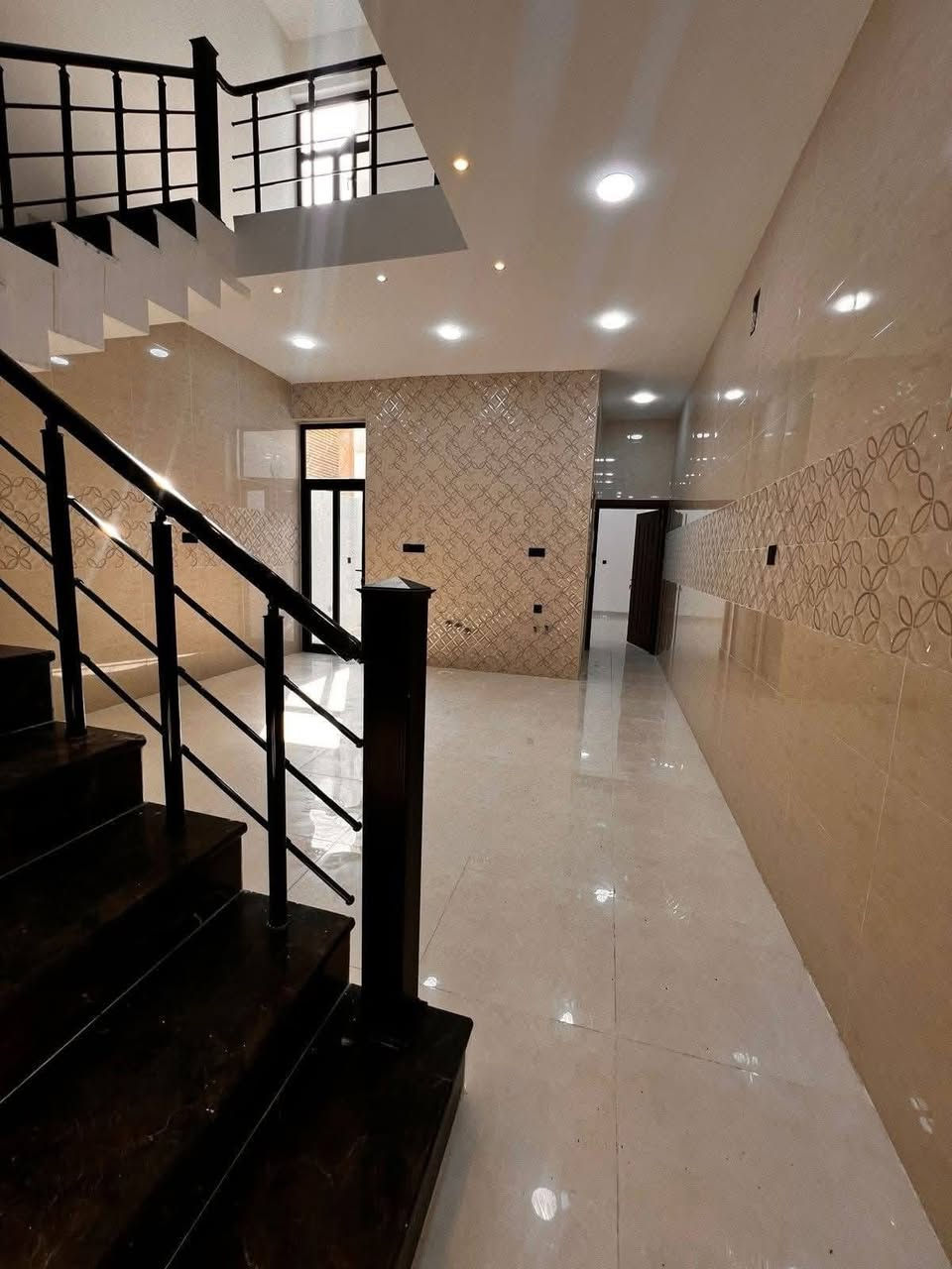 دار 100 م للبيع المخابرات مربع ال٣٠٠

 زيرو واجهة 5 م 

يحتوي على 4 غرف 

 وصحيات عدد 3

بناء حديث درجة اولى واجهة مرمر 

حي الجهاد المخابرات مربع 300

للاستفسار اتصال أو واتساب 

*********** 
واتساب موجود
