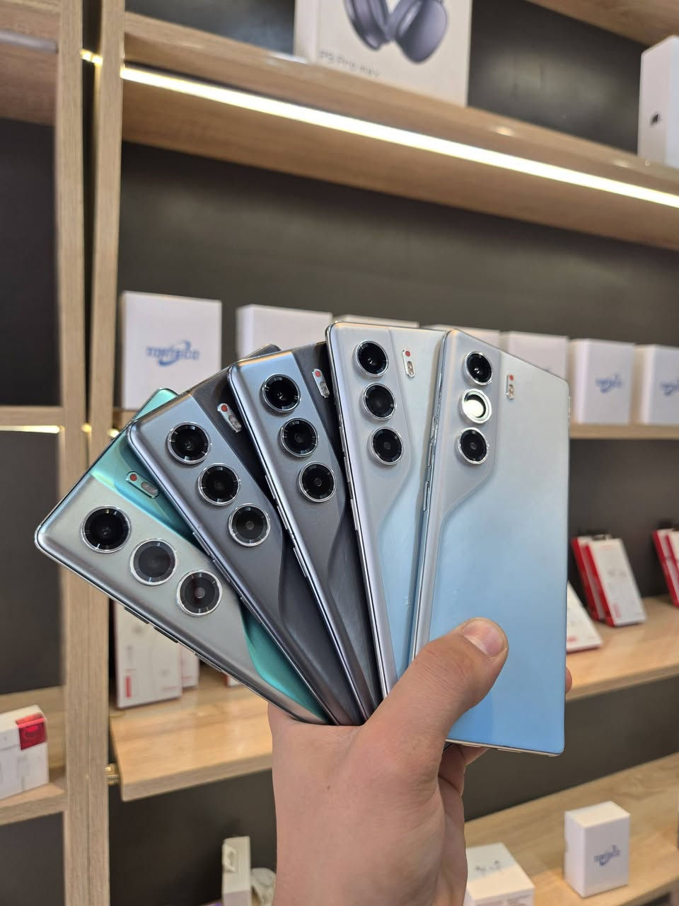 💙TECNO CAMON 40 PRO 5G
مع كارتون وكامل ملحقات 😗
سعر 309الاف فقط ✨️🔥🔐
جهاز شاشه قوس ضد الكسر وضد الماء يدعم الذكاء الاصطناعي اخر اصدار 💪🤩 رام 12GB +12GB 🔥
ذاكره 256GB متوفر اخر 4 قطع ✂️ 
بطاريه 5000
شحن سريع 44 واط ☺️
شاشه سوبر اموليد 
بصمه بلشاشه 
معالج جدا قوي 💪 
ببجي 90 فريم بقية الألعاب 120 فريم
كامرات 108 MP جدا جميله عدسه واسعه ☺️
جهاز كامل متكامل جدا رهيب😙
الوان شاشه جدا جميله 
شاشه 144HZ سريعه جدا
بصوت ستريو دبل سماعه 
نضافه 100%100😃
مامفكوك علا وضعيت الوكاله 🫠
يدعم جميع خدمات الجهاز 😊
واتساب ***********
اربيل هفالان قرب جامع سيد طيب
#اربيل_هفالان #هفالان_اربيل #يلا_موبايل 🥷📞💙
