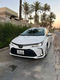 للبيع  تويوتا كورلا HEV هايبرد الشكل الخليجي 2024 كفالة عامة السيارة ن...