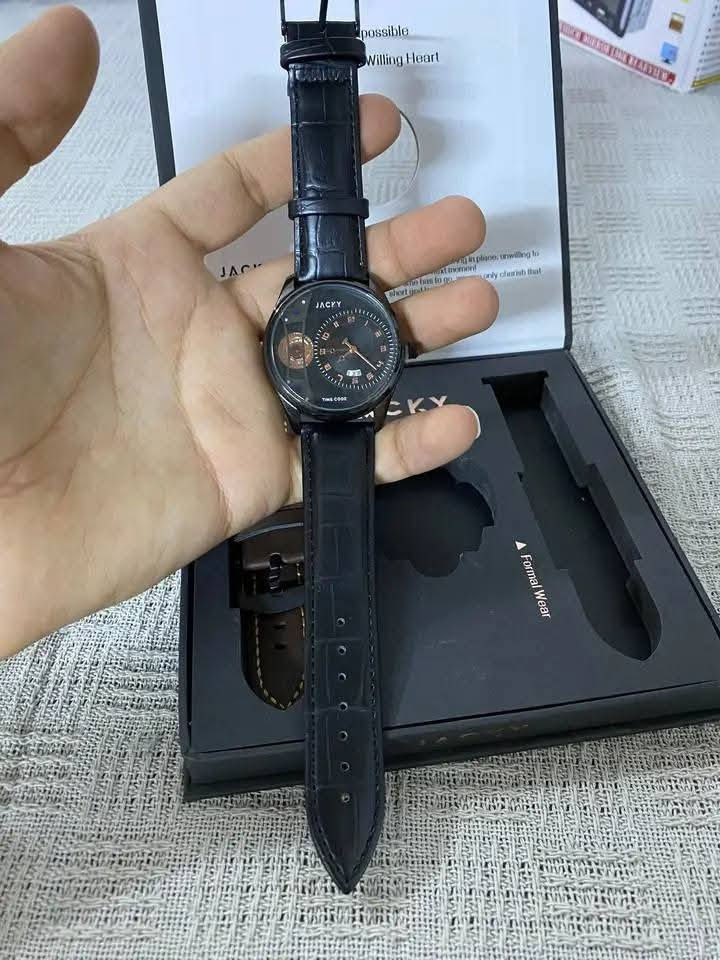 ساعة ماركه جلد سيرين يجي.وياها الي يعجبه يخلي سعر وياخذها ألف عافيه


**إذا كنت صاحب هذا الإعلان وتريد حذفه لأي سبب، رجاءا أرسل رسالة إلى الدعم الفني**