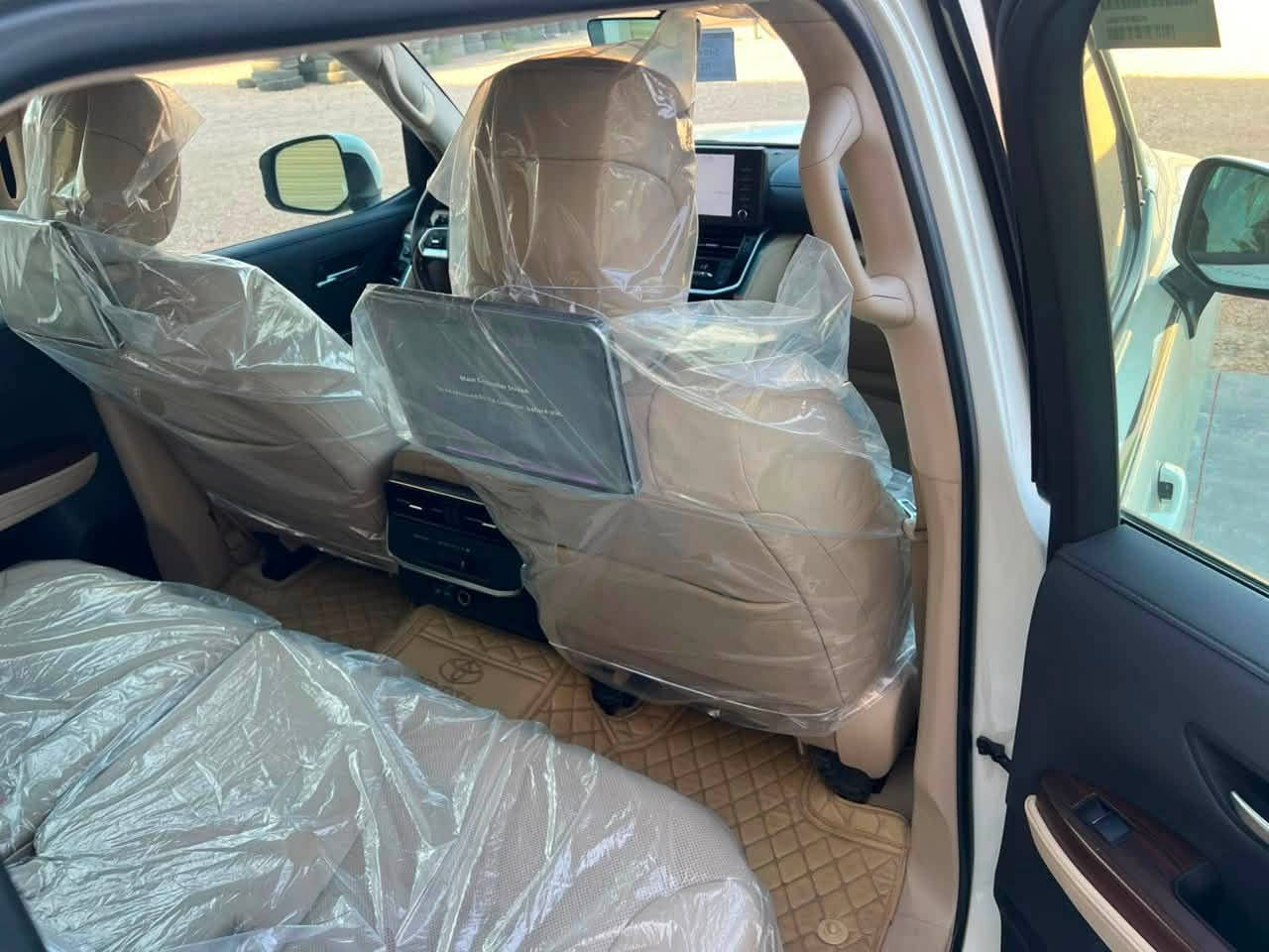 لاندكروز GXR 2024
ماشيه 20 ضمان
شركة SAS 
تنفس طبيعي تطبيق 3شاشات 
مغلفه PPF اصلي ✅

السياره داخل ضمان شركه SAS 

مكفوله كفاله عامه 
حته من الشخط✅
 الرقم ***********
