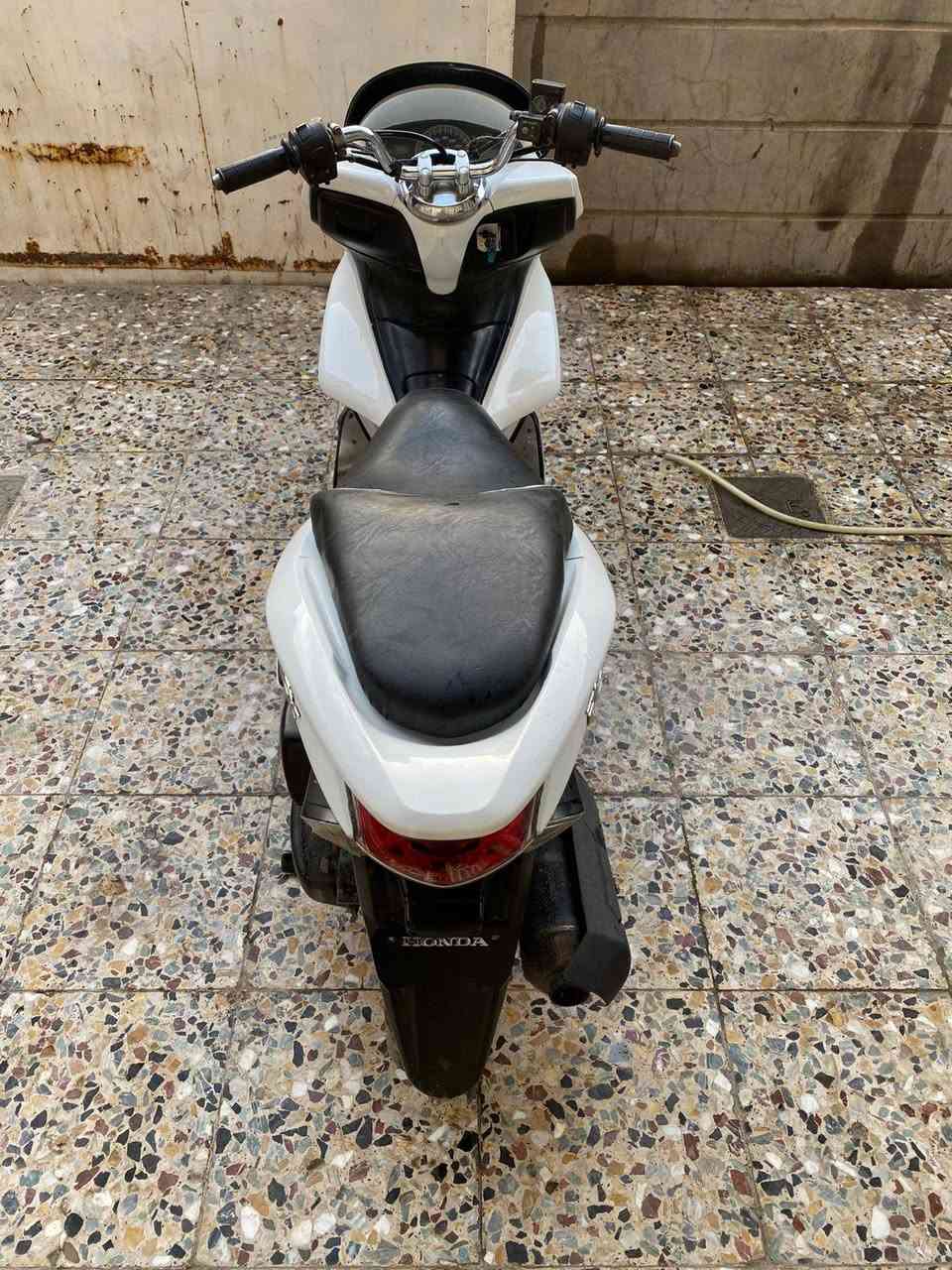 سلام عليكم 
بي سي اكس جيل اول ياباني 
مكينة خرسة دراجة نكرة 
لا نضوح لا تبخير 
ابيع كوم حديد 
اكفلهة حلال حرام تاخذهة من بيتي 
السعر مليون قفل لتعاملني
عنواني جسر الدوار
***********
