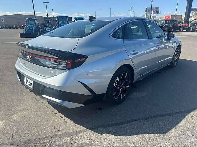 للبيع Hyundai Sonata SEL 2024..
رقم بصره شهداء.. تقرير غرق ...

- الموديل: 2024
.وارد امريكي
- الفئة: SEL

- المحرك: 2.5 لتر 4 سلندر

- القوة: 191 حصان

- القير: أوتوماتيك AT 8 سرعات

- الدفع: أمامي FWD

- اللون: فضي

- تشغيل بصمة

- شاشة 12.3 إنج

- Apple CarPlay و Android Auto

- مثبت سرعة ذكي

- كاميرا خلفية

- نظام المحافظة على المسار

- تحذير النقطة العمياء

- مصابيح LED

- جنوط ألمنيوم

المسافه المقطوعه (8813) mi

كفاله من الضربه والصبغ واي متعلقات ضرر

فقط تقرير غرق

السيارة بحاله جدا ممتازه ،

السعر 197


**إذا كنت صاحب هذا الإعلان وتريد حذفه لأي سبب، رجاءا أرسل رسالة إلى الدعم الفني**