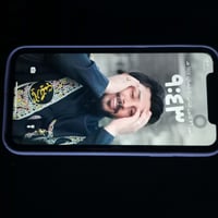 ايفون اكس ار ذاكرة ١٢٨ بطارية ٨٢ فقط الشخوط في شاشة وكسر في اطراف شاشة...