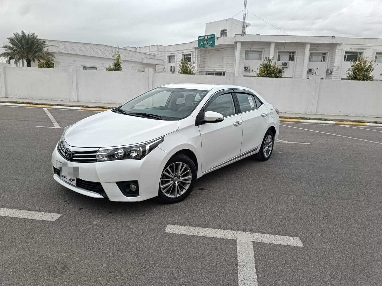 سلام عليكم كرولا خليجية 2015 رةقم سليمانية 
مواسةفات بسمة محرك 18 كبير بدون صبغ لوك
 ماشية 71 حقيقي  سيارة بسمى تحويل او وكالة شرط هزة براد جديد سبير مانازل گیر محرك شرط مكان سيارة بكلار صونةر موجود بصورة 
***********
