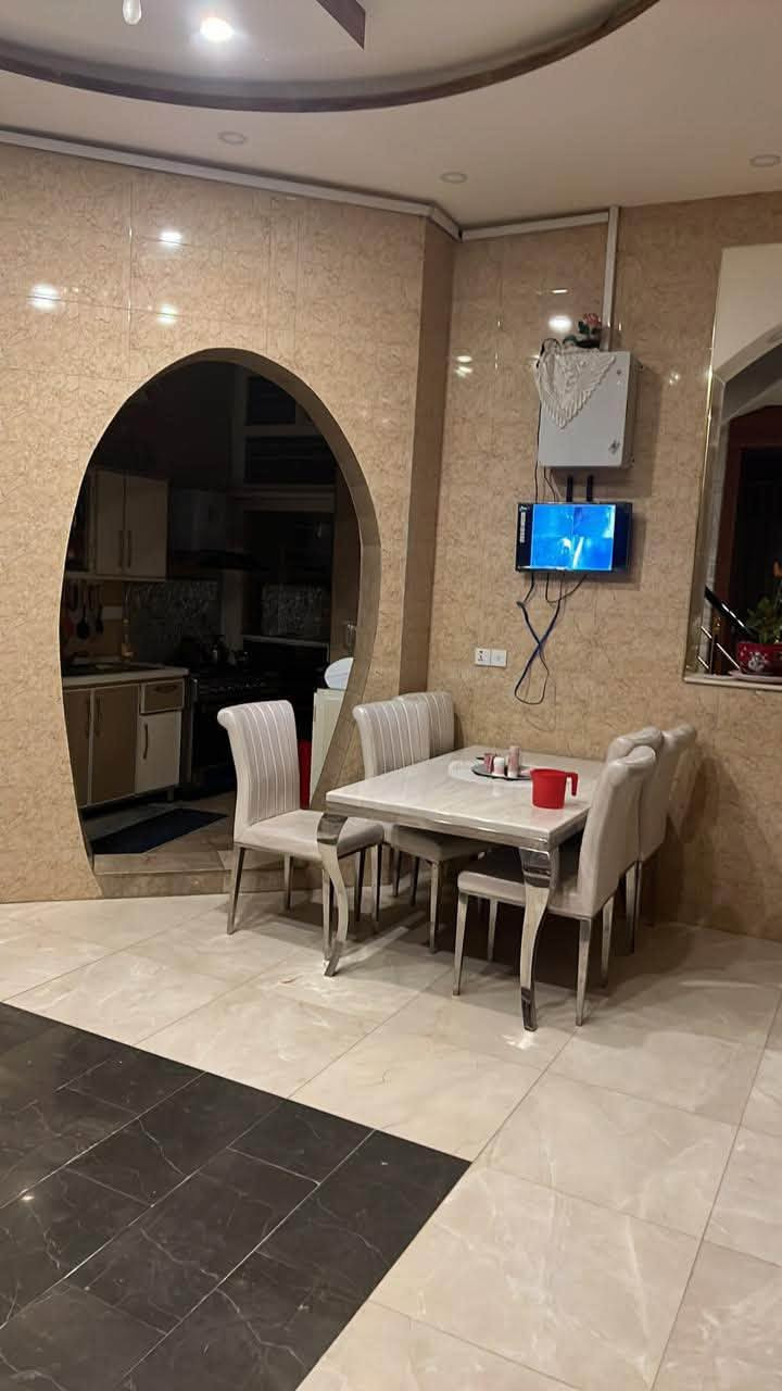 ✨🏡 إعلان رقم (851) 🏡✨

تعلن شركة الظلال العقارية والمجمعات السكنية عن توفر دار سكنية فاخرة للبيع أو الاستئجار، بمواصفات استثنائية وتصميم راقٍ يجمع بين الفخامة والرحابة وجودة التنفيذ.

📐 المساحة: 368.80 م²
📐 واقع الحال: 400 م²
📏 الواجهة: 11 م
📏 النزال: 36.5 م
📄 سند مستقل باسم شخص واحد

🔹 الطابق الأرضي:
▪️ صالة واسعة
▪️ استقبال فاخر
▪️ مطبخان (حار وبارد)
▪️ غرفة نوم
▪️ غرفة لاندري
▪️ حمامان داخليان (شرقي وغربي)
▪️ حمام خارجي للضيوف

🔹 الطابق العلوي:
▪️ ثلاث غرف نوم
▪️ سويتان فاخرتان
▪️ حمام ماستر (شرقي وغربي)
▪️ غرفة لاندري
▪️ غرفة خادمة
▪️ غرفة ألعاب أو دراسة للأطفال

✨ مواصفات فاخرة:
✔️ مجموع الغرف (6) غرف
✔️ جدران وأرضيات من المرمر الإسباني الفاخر
✔️ واجهة من الحجر الموصلي الراقي
✔️ عوازل حرارية للجدران والأسقف
✔️ ارتفاع السقوف 3.75 متر
✔️ ارتفاع الدار عن مستوى الشارع 1.5 متر
✔️ تشطيبات عالية الجودة وتنفيذ هندسي متميز

🌟 فرصة نادرة للراغبين بالسكن الراقي أو الاستثمار المضمون في أحد أفضل مواقع كربلاء المقدسة.حي الحسين 

📞 للاستفسار والمعاينة:
***********
***********
***********

📍 شركة الظلال العقارية والمجمعات السكنية
كربلاء المقدسة – حي الحسين – شارع المصلحة

🏡✨ الظلال العقارية… عنوان الفخامة والثقة والفرص العقارية المميزة. ✨🏡
