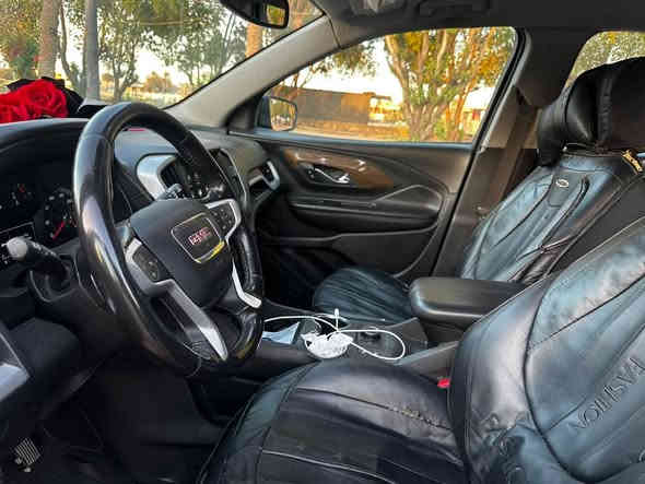 سلام عليكم …
سيارة تيران فول مواصفات عدا الفتحة 
حادث امريكا بابين وجاملغ الخلفي ايرباك البرده فقط الباقي سليم 
سياره بصمه 
فور ويل وهوايه انظمة قياده 
ماشية ١٧٠ الف كم 
سعرها ١٤٠ وبيه مجال قليل اي استفسار ثاني اتصل ع رقم 
***********
