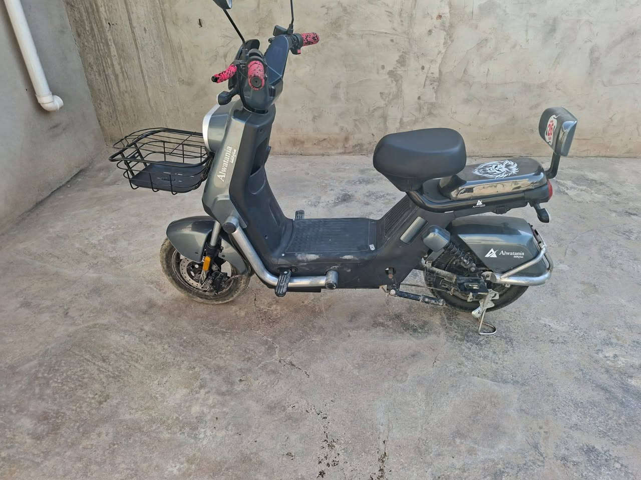 دراجة شحن للبيع خمس بطاريات جديدات دراجة جديدة بعدها السعر 265 الرقم ***********
