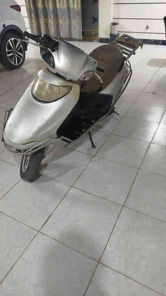 دراجه سبيسي ماليزي. سعرهه 275 
 سلف هندر كله شغال بيهه. الكفر. مال دشبول مكسور  فقط ونقص تريشه وحده. مكينه ناعمه. مكان كوت دور العمال 
***********
