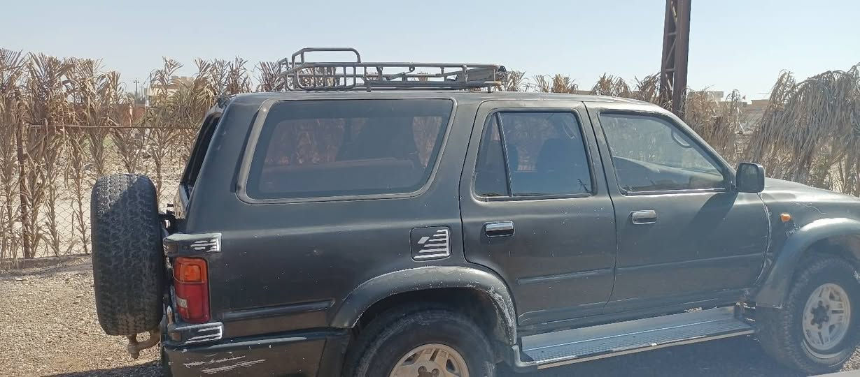 سلام عليكم سيارة للبيع فور رانر  موديل 92 رقم بغداد محرك گايم أتريد اتعمرهه اسقطهه مكان بغداد سعرهه 22. ورقة وبيها مجال ***********,,,,,***********
