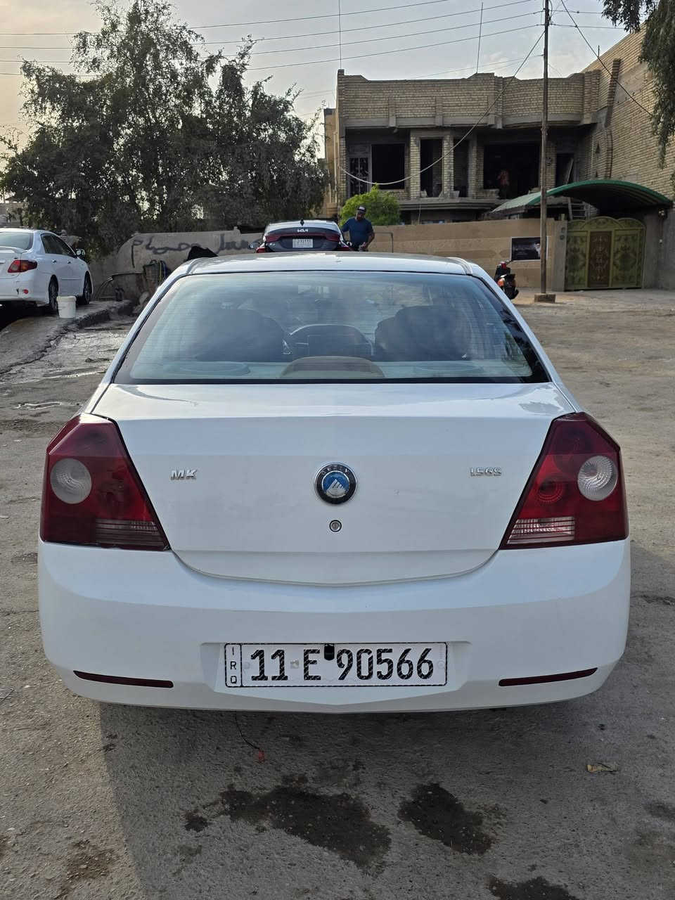 السلام عليكم
MK  2013  سيارة جديدة دوشمه  شاشة  كامرة خلفية   ونضيفة كلش كير ومحرك كورلا عادي *********** 
السعر ٤٩ ورقة وبيها مجال بسيط
