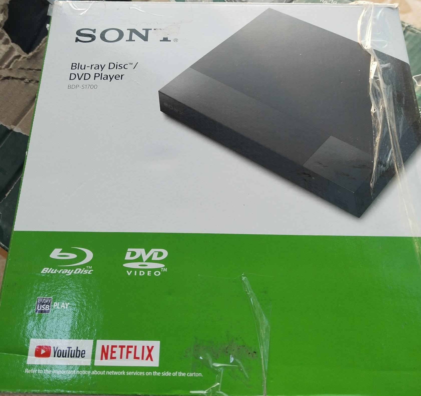 DVD Blu-ray sony
من رخصة أدارة الكروب المحترمين

هذا المنتج هو مشغل أقراص بلو راي ودي في دي من سوني، طراز BDP-S1700. 
يتميز بدعم تشغيل أقراص Blu-ray Disc و DVD.
يحتوي على منفذ USB لتشغيل الوسائط.
يدعم خدمات البث المباشر مثل YouTube و Netflix.
الترجمة
SONY: سوني
Blu-ray Disc™/ DVD Player: مشغل أقراص بلو راي/ دي في دي
BDP-S1700: الطراز BDP-S1700
USB PLAY: تشغيل عبر USB
YouTube: يوتيوب
NETFLIX: نتفليكس
ديفيدي بلوري ماركة ماركة سوني الغني عن التعريف جديد غير مستخدم نهائي فقط للفحص مع ريمونت كنترول اصلي للبيع بسعر مناسب ٥٠ الف مع التوصيل


**إذا كنت صاحب هذا الإعلان وتريد حذفه لأي سبب، رجاءا أرسل رسالة إلى الدعم الفني**