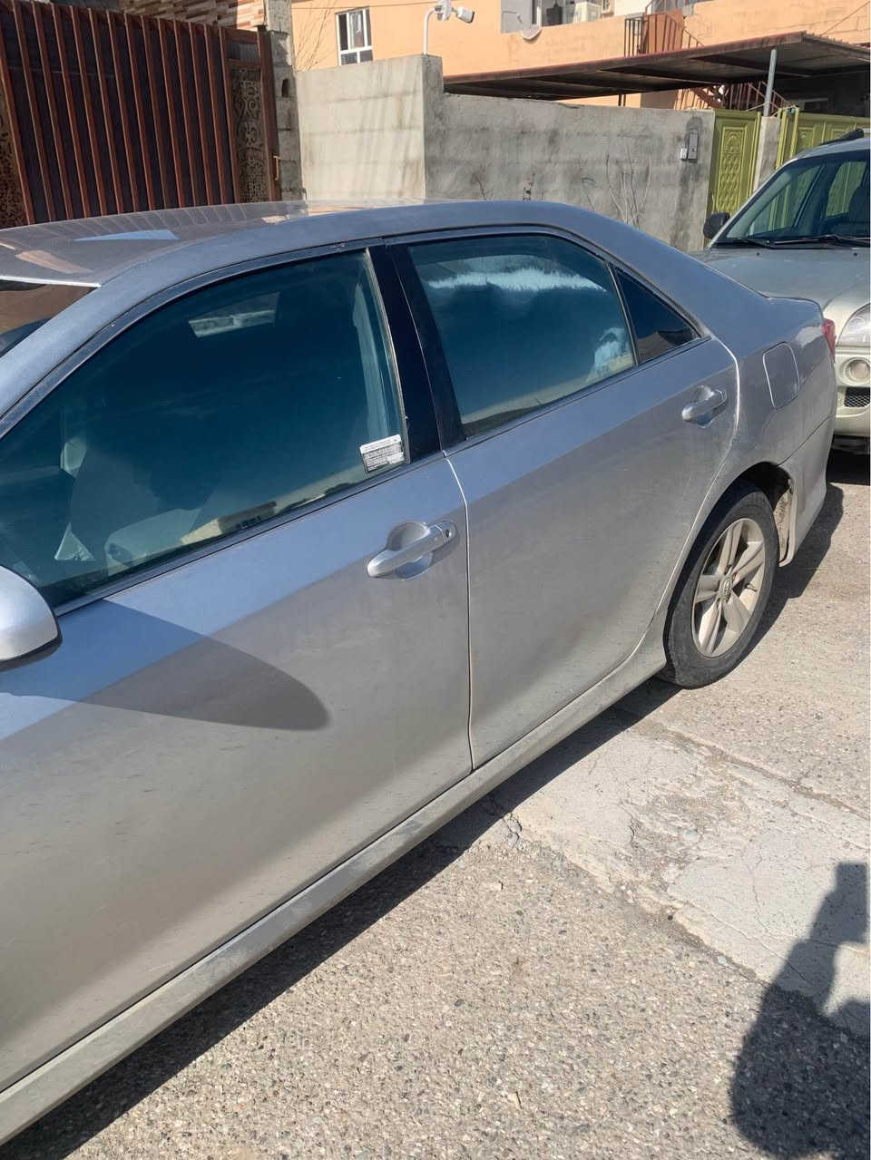 توێتا كامری ٢٠١٤ بڕاوەی دوبەی  كامل مصرفی كراوە  كامل پەمپەلەسەرساغی وەرگەڕاو نیە  جەمپەكی پشتەوەی هەیە  گێرو مكینەی بەشەرت تووند و تۆڵی بەشەرت چوارتایەی نوێ شوختو چاڵی نیە وەك شەریكەیە شوێن سەنگەسەر ژمارە تەلەفۆن *********** تكایە ئەگەر موشەتەری نی سەری خۆتو منیش مەهێشێنە هەموزانیارەیەكم نوسیوە بشدار, السليمانية
