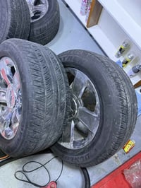 تخم تاير ويل تاهو 20 ltz نضيف جدا مكان بغداد  سعر 600$ بيه مجال 077042...