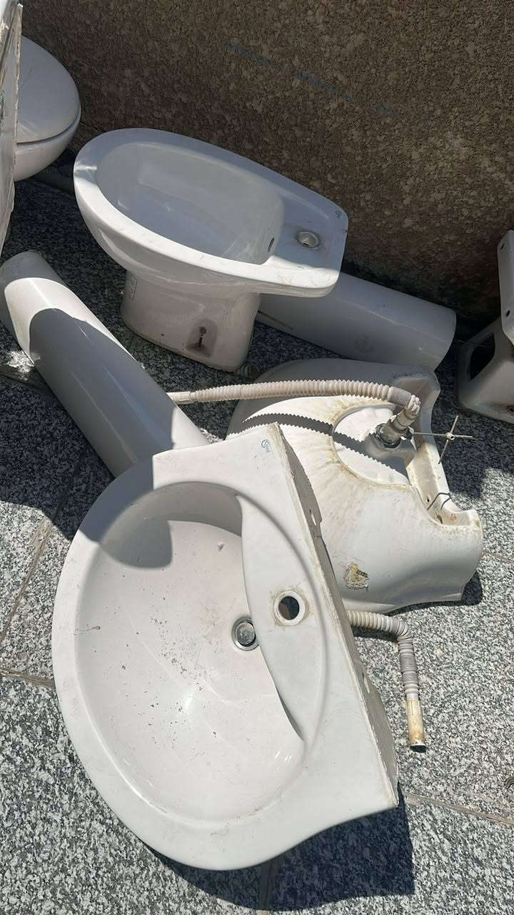 مغاسل غربيات نظيفات استعمال قليل لواحده ٥٠ بيه مجال


**إذا كنت صاحب هذا الإعلان وتريد حذفه لأي سبب، رجاءا أرسل رسالة إلى الدعم الفني**