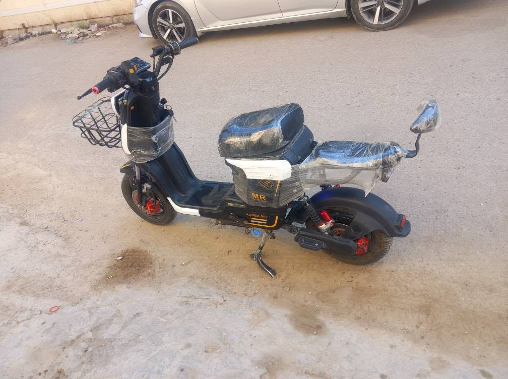 دراجه شحن ار ٨ بطاريات اكبار دراجة كاملة اي نقص مابيها نظام بك كلشي شغال دراجه نظيفة تاخذها علا فحص سعر ٣٥٠ وبيها مجال قليل بعقوبه مجسر المفرق *********** بعقوبة, ديالى
