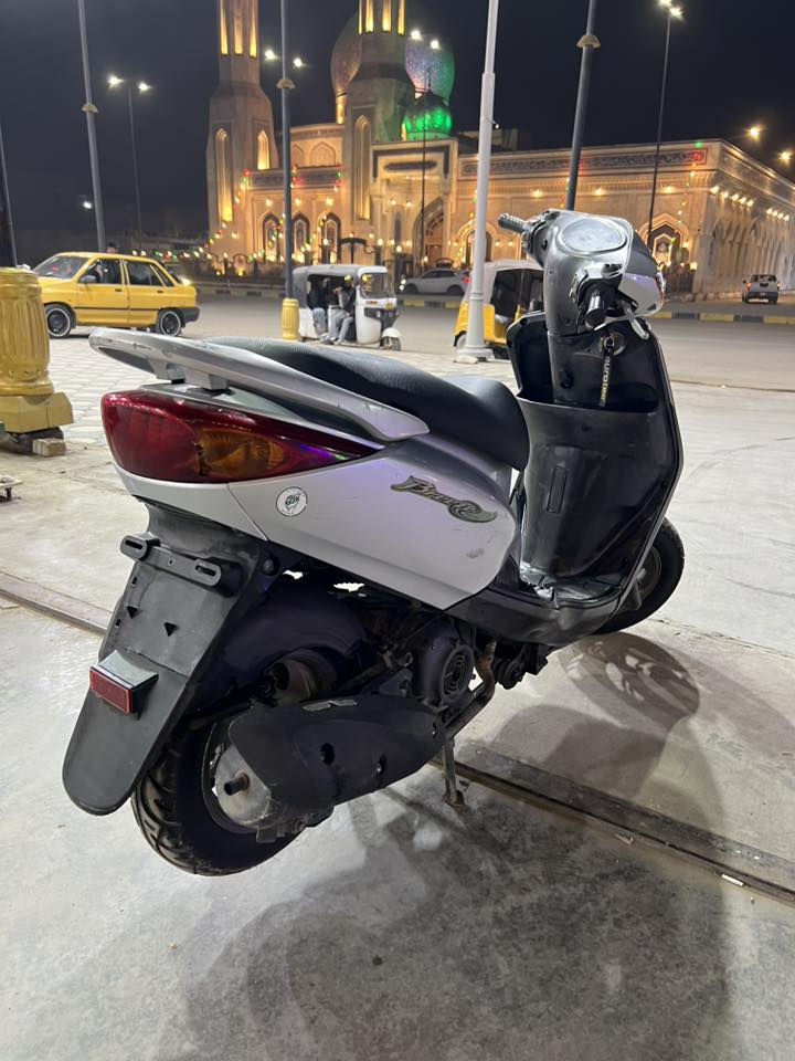 سلام عليكم 
بريز لايت عالي
نوزل 2010
مكفوله من كل شي
دراجه جديده
ما صارلها هواي من نازله من الرمبه
سعرها مليون وبيها مجال
‏*********** 
مكاني ب مشتل
متوفر على الواتساب
