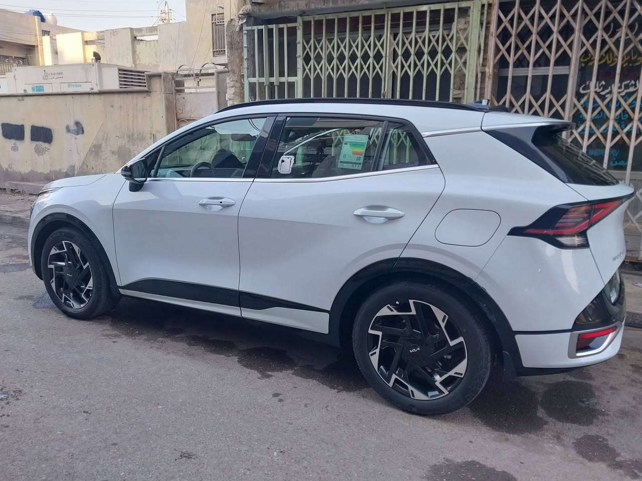 السلام عليكم للبيع
للبيع كيا سبورتج جي تي لاين موديل 2023 كفاله عامه 
من ضربه وصبغ بيها ملاحظات بسيطه ماشيه سياره ٥٦ 
السعر 220$ مكاني بغداد ***********
