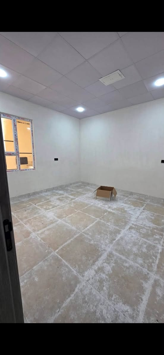 بيوت في حي السماح الثانيه في مقاطعه 24 يتكون كل بيت من غرفتين وصاله ومطبخ والاصحيات \\\يكًوون الايجار سعر طابق الارضي 300والطابق ثاني 250 قفلل 
***********
*********** هذرقم متوفر وتساب فقط
