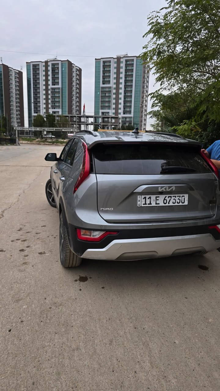 السلام عليكم
للبيع للبيع للبيع 
كيا نيرو  هايبرد موديل 2024 وارد أمريكي 
للأستفسار / *********** موجود واتساب على الرقم 
السيارة خير من الله نظافة وبيها مواصفات بعد احلى من الصور 
الموقع / بغداد العامرية او الغزالية 
السيارة مرقمة وكاملة رقم بغداد 
السيارة حادثها باب خلف السائق مبدل+ بيها بارد شبر باب السائق 
ماشية/ 60 الف 
المواصفات 
اشاير بالمري 
كشنات جلد و مخمل 
.نظام ايكو وسبورت قيادة
• شاشة كبيرة متصل 
• كاميرا خلفية
• حساسات خلفية 
• ⁠حساسات اماميه
 .اتو هولد
رادار امامي
• مانع تصادم
• محدد مسار
• تصحيح مسار
• مثبت سرعة
• مانع انزلاق
• بصمة تشغيل
• بصمة أبواب
• نقطة عمياء
• شاحن وايرلس 
شاحنة بالكشانات TYBE-C
• شاشة اعطال
• عداد ديجيتال متغير الوان
• اضوية امامية LED
• اضوية خلفية LED
• حساسات إضاءة
• إنارة تلقائية Auto
• نظام صوتي مميز 
• أوامر صوتية
• حساسات تصادم
شفتات بالستيرن
تبريد قطعتين
قياده ذاتية
• بلوتوث
• مدخل USB + AUX + TYBE-C
وبيها بعد مواصفات خير من الله
السعر 158 وبيها مجال بسيط 
للأستفسار ***********
