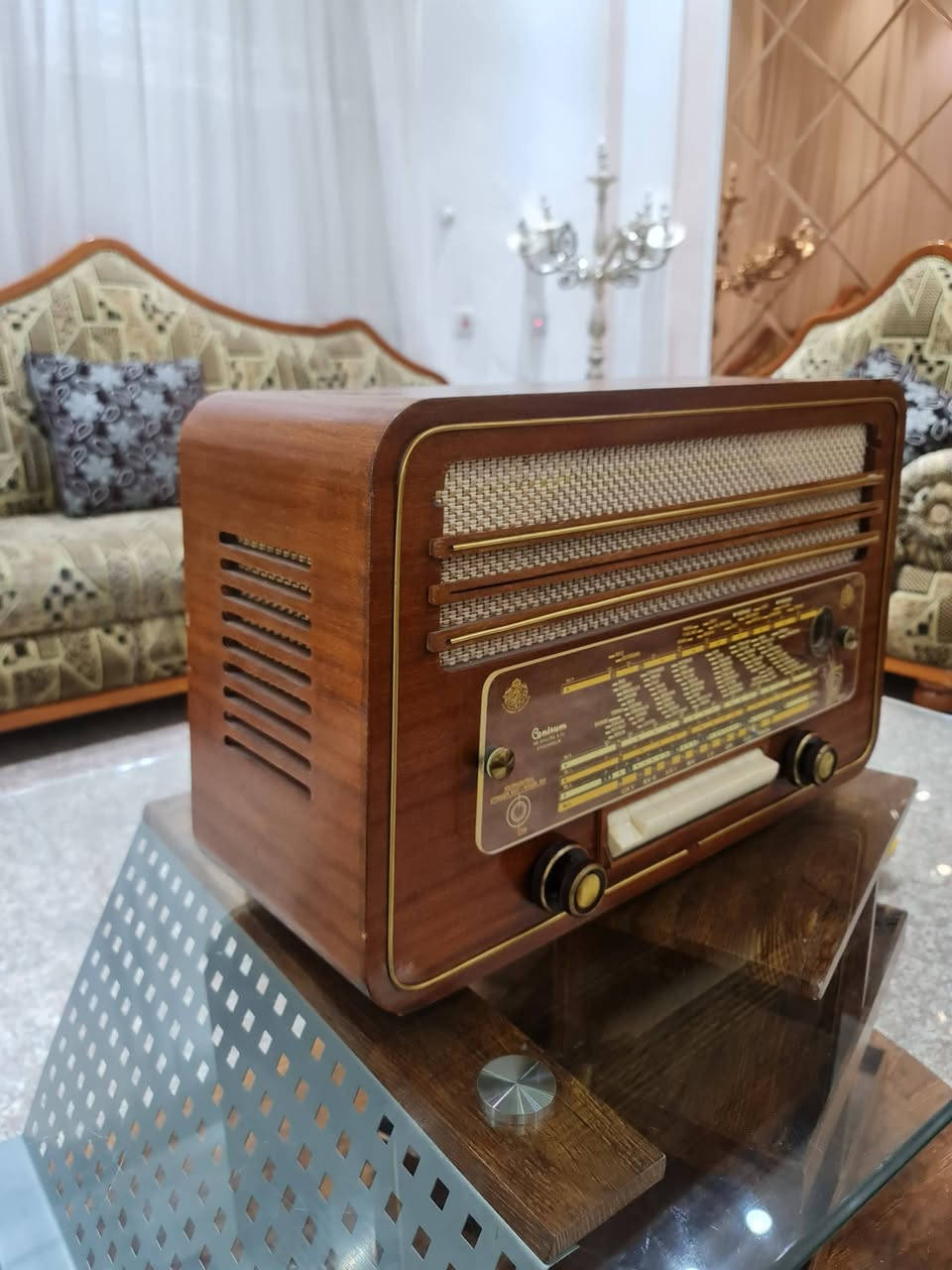 راديو انتيكا سويدي صنع ١٩٥٤ عالبلاد AMوSWوFM شغال والنظافة گدامك يحتاج خيط فقط السعر 150 الف 📞*********** يوجد واتساب
