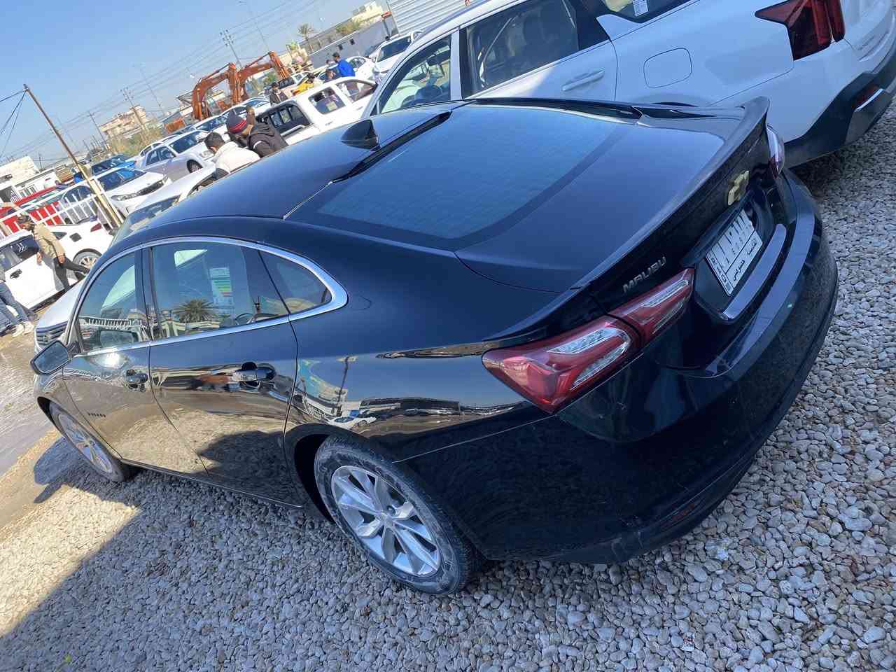 سياره بيه بارد باب سايق ولبنيد مفتوح و مصبوغ
بدون لا دواخل ولا شواصي 
كشن تدفئه 
سياره ما ناقصه بكد شعره 
حداديه خلفيه و اماميه جديده 
مكينه ما مفتوحه 
صور لحادث موجودات جوه 
مكان ديوانيه 
سعر ١١٠ وبيه مجال 
رقم ***********
