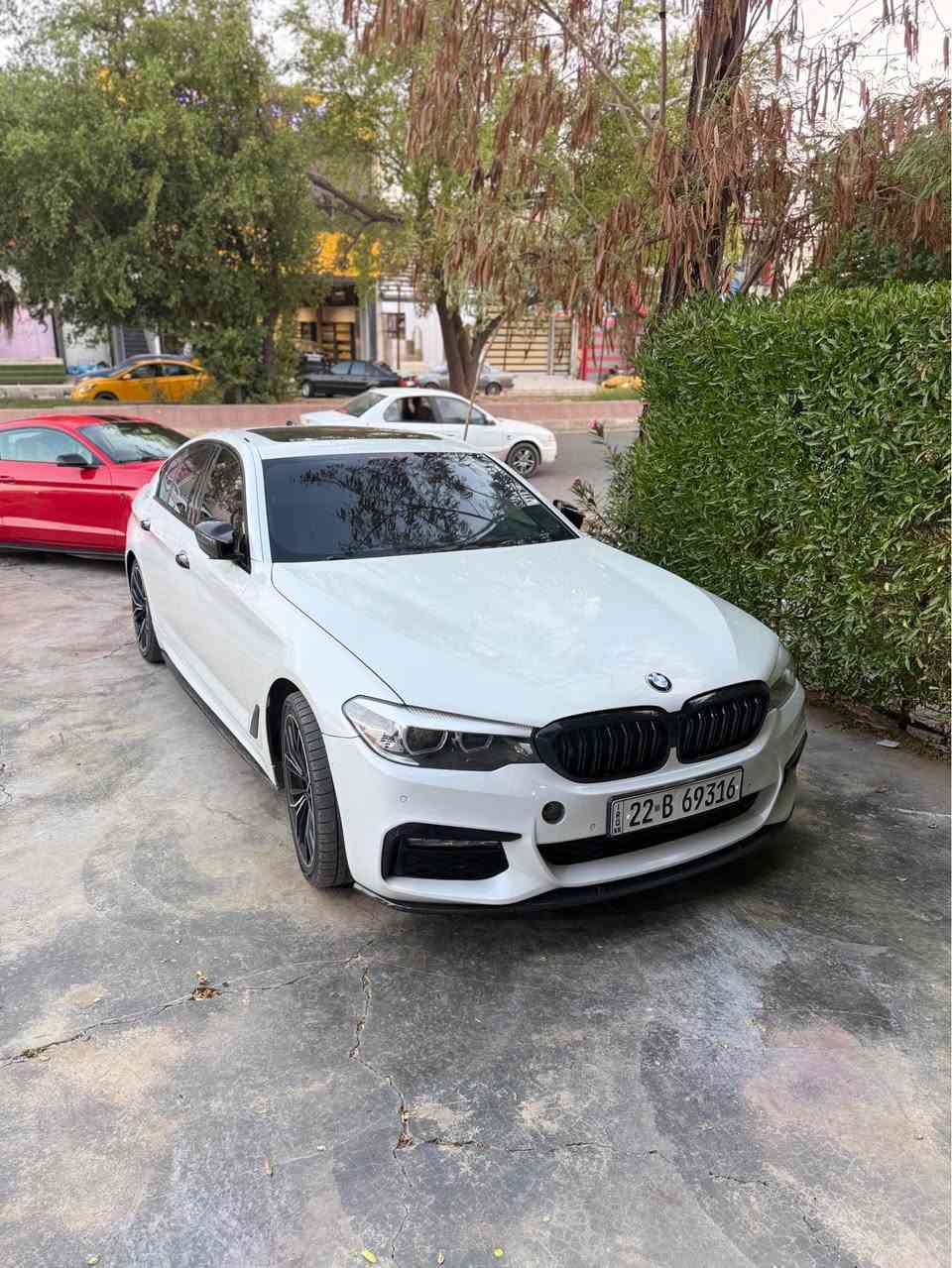 BMW 540 2018 mpakage Sdrive
گێر و مەکینەی بەشەرت کەپسە
سەیارەکە کامل شکلی گۆراوە بۆ M5
دەعامی و لایت و بەگلایت شکل نوێ 
فول مواسەفات 
٣ پارچە سبوخ بێ ژۆرێ و بێ ئێرباگ 
بۆنیت و چامرخ و دەرگا 
ژ.م *********** أربيل, العراق
