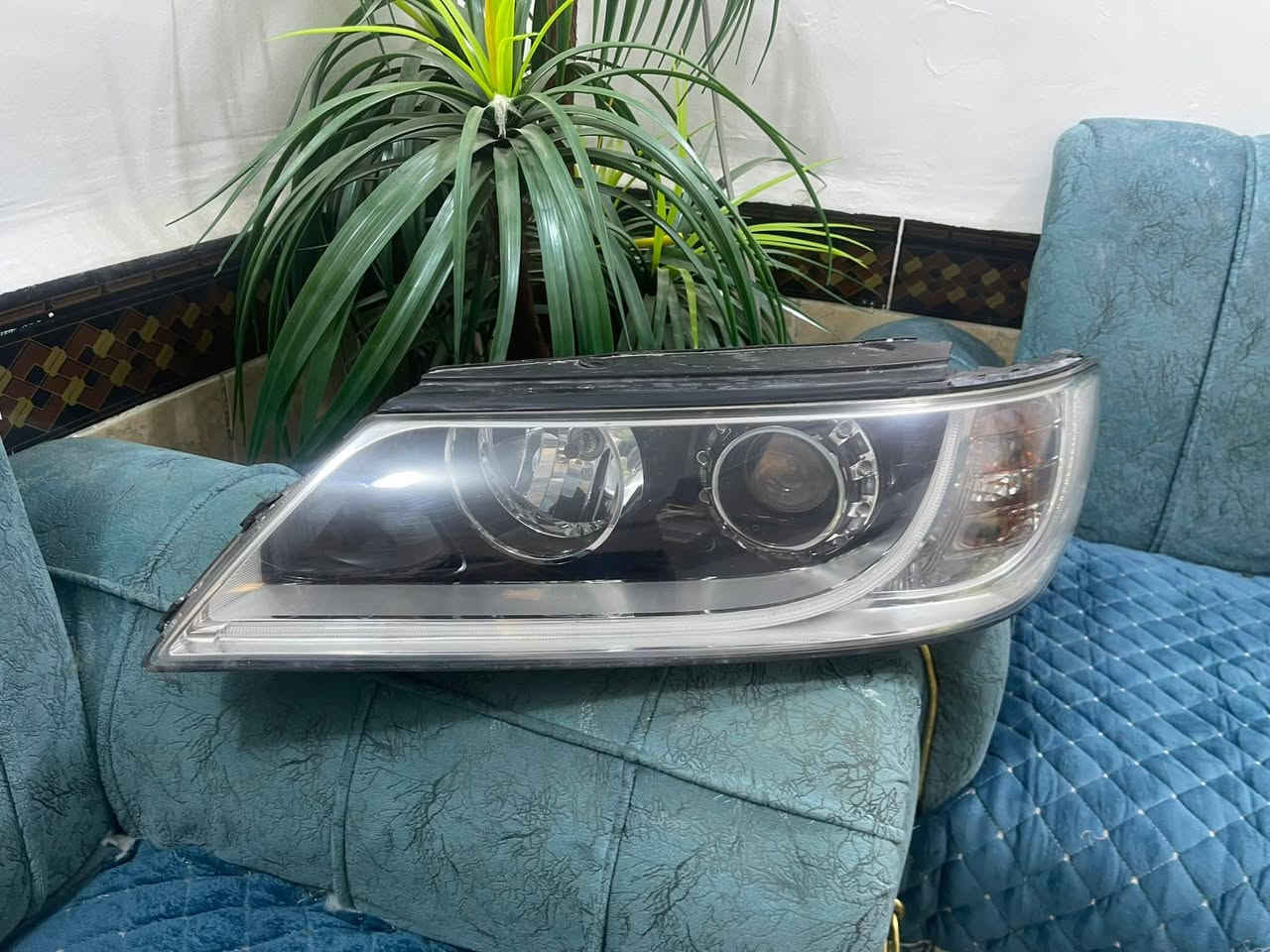 السلام عليكم لايتات ازيرا كل واحد وسعره بالنسبه للموديل القديم متوفر بي زنون زعادي ***********
