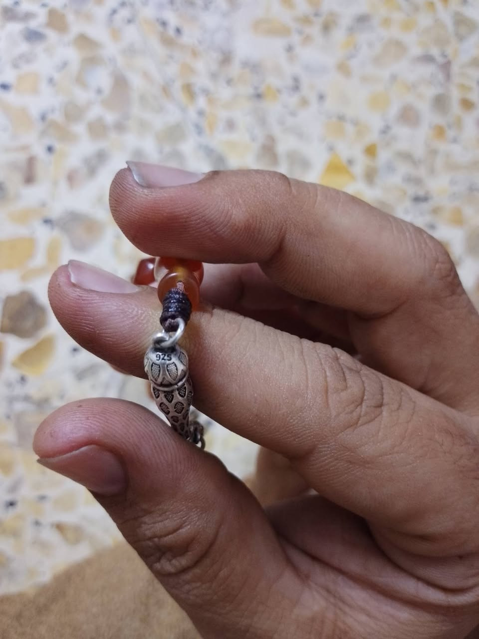سلام عليكم عندي عقيق مثل ما تشوف بلصوره تجي تفص وتشلع عيني ولسعر انته تحدده بعد فحص وبل يرضي الله 
مكاني الحريه الاولى ***********
