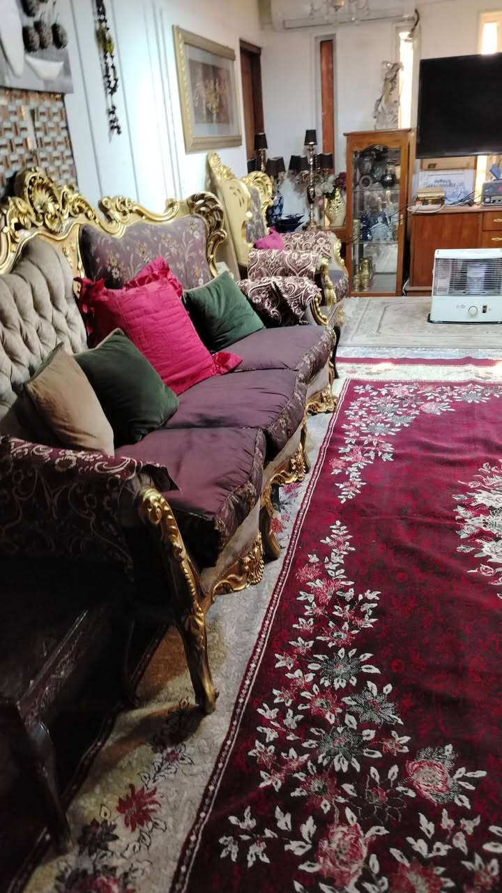 تخم مصري دمياطي للبيع البنوك *********** اللهم صلي وسلم على نبينا محمد وعلى آله وصحبه أجمعين عشره مقاعد قوي ومبي اي تصليح جاهز السعر ٨٥٠ انشاءالله
