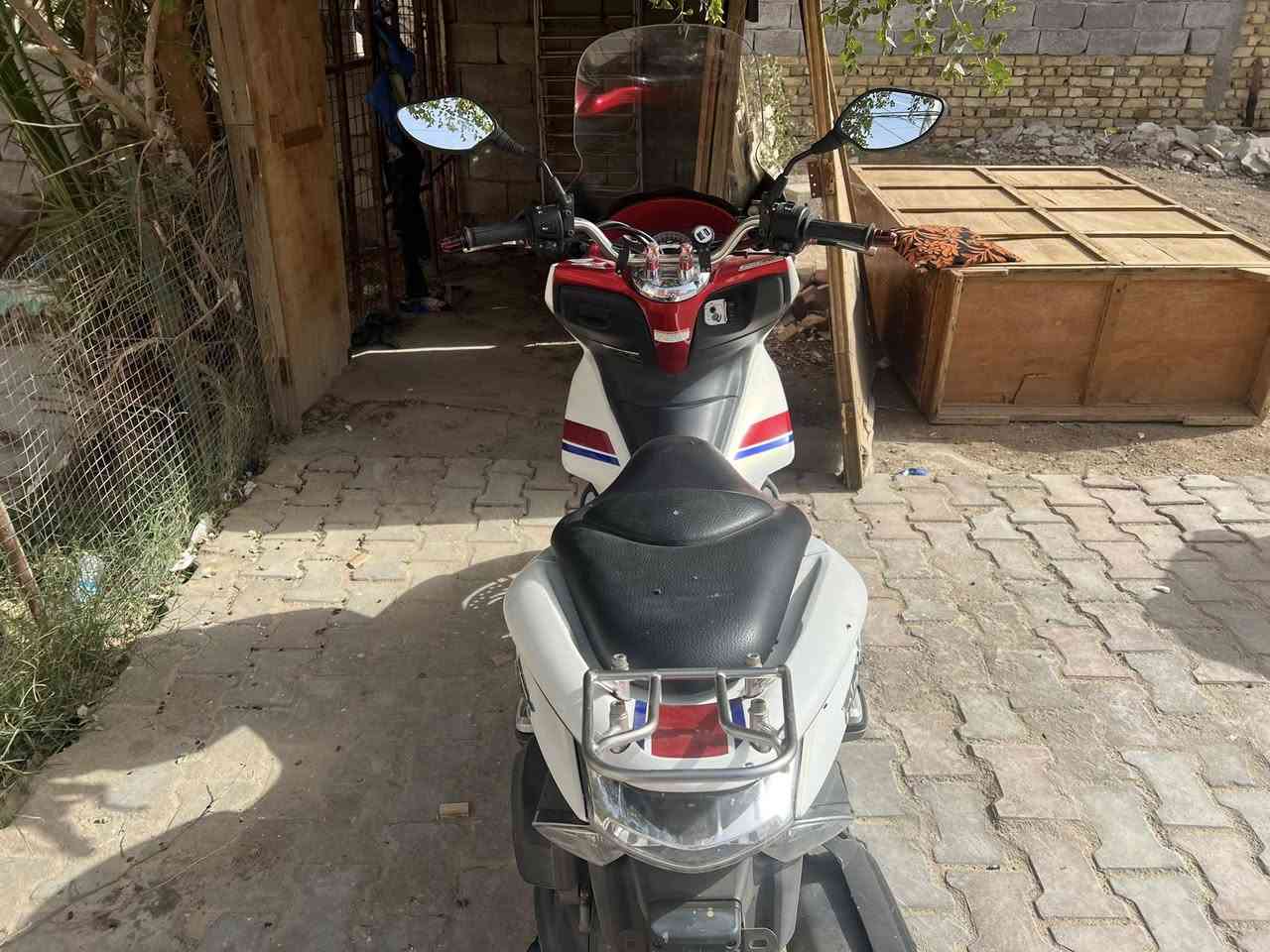 bcx الجيل الاول دراجة ماشية 7 ألف دراجة جديدة
زيرو للامانه الله شاهد مكفوله كفاله عامه من أي شي 
رقم صاحب الدراجه ***********
