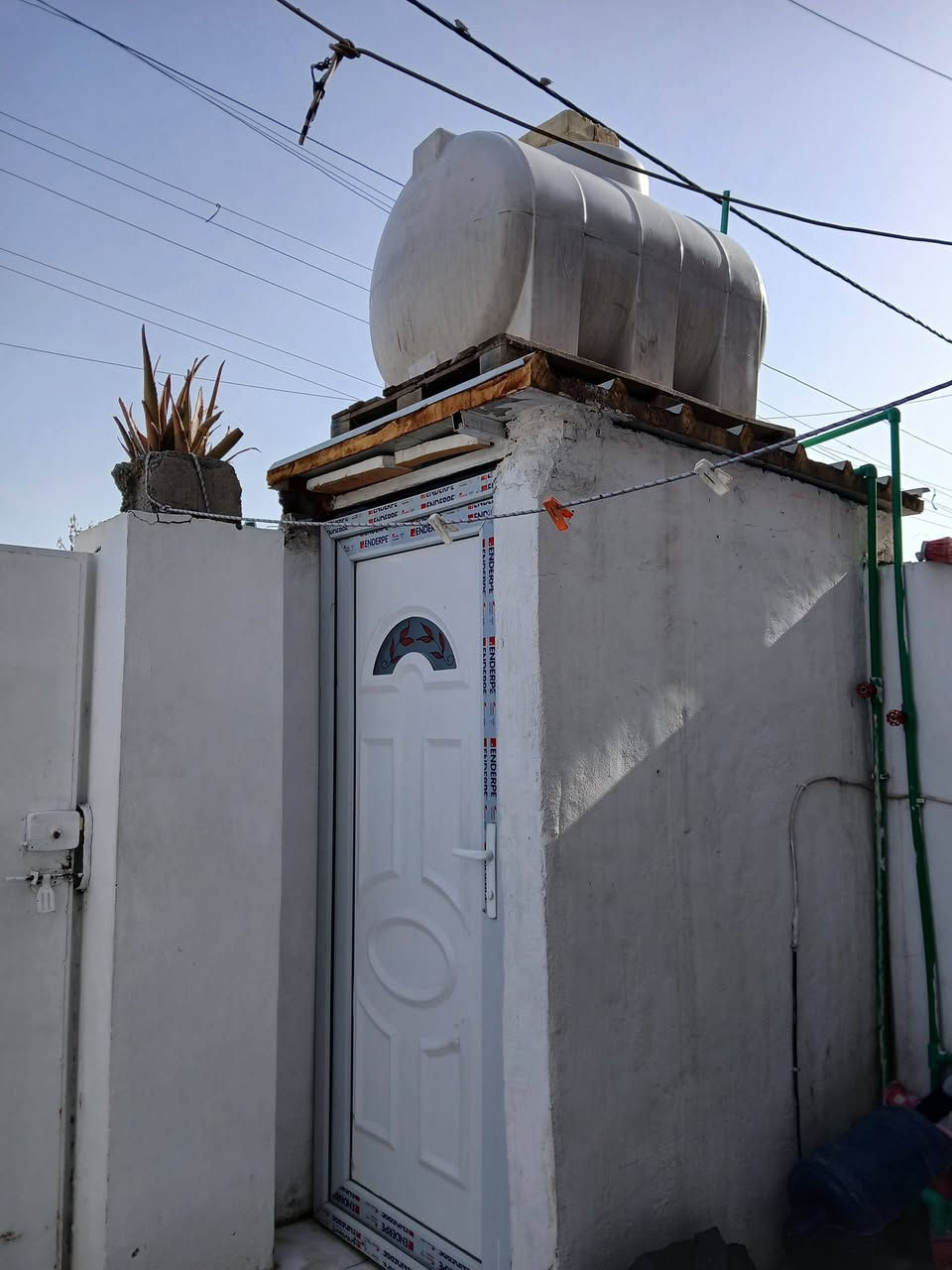 بيت 75 متر  3.75 × 20    مسلح طابو   ( للبيع )
طابق واحد يتكون من(صالة  صحيات ٢  ومنور وغرفة نوم وسطح شتايكر   )
 حالة البيت نظيف جدًا  مابي اي نقص اني صاحب البيت 
الموقع🔺️  ابو غريب  _ الشهداء _ شارع المشجر قرب السريع 
لمزيد من المعلومات الاتصال على الرقم  *********** متوفر واتساب @الجميع
