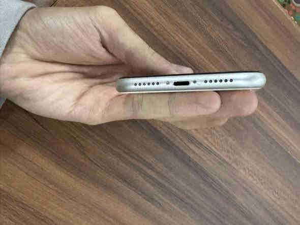 ئايفؤن ١١ دووكاميرا بؤ فرؤشتن مؤبايله كه %٩٥ خاوينه هيچي نه گؤراوه و نه كراوه ته وه مؤبايله كه ده ستي ١كه كارتؤني له گه له ته نها ئه و په له ي شاشه يه ي هه يه  ١٢٨ گيگابايت ١سيم 
پاتري ٧٥ سليماني ***********
