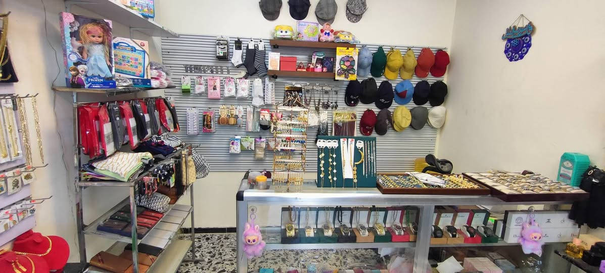 السلام عليكم
غراض محل للبيع 

عارضة وسطية المنيوم مترتين عرض

ستاند رفوف حديد 

ستاند حجابات وشالات 

بورد mdf عدد اثنين 

*********** واتساب
المكان بغداد شهداء السيدية
