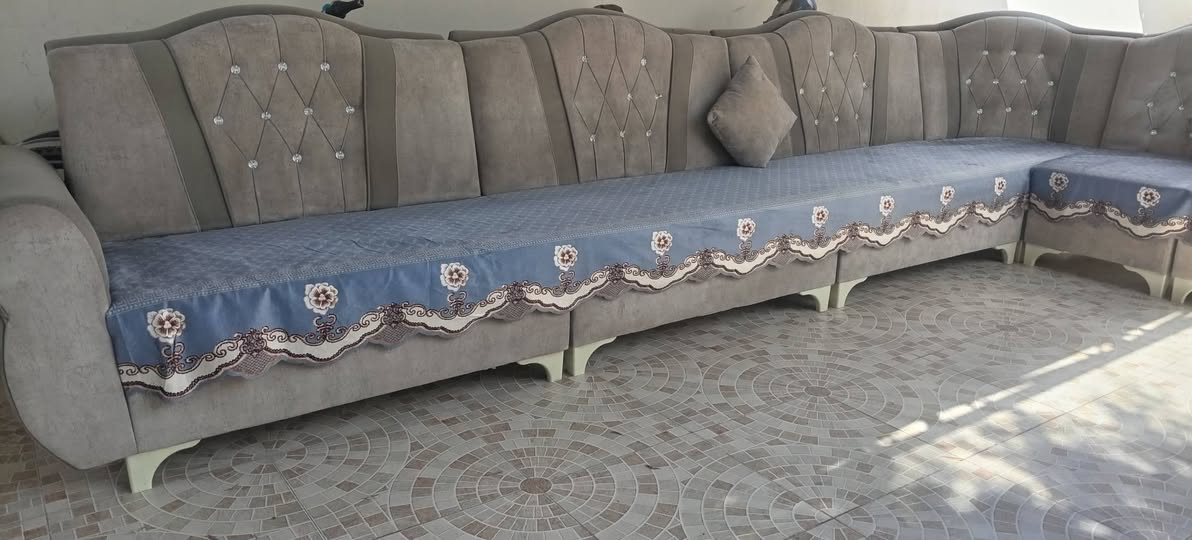 ديوان ٧ونص متر سعره مناسب جداً للتواصل الرقم بي واتساب ***********
